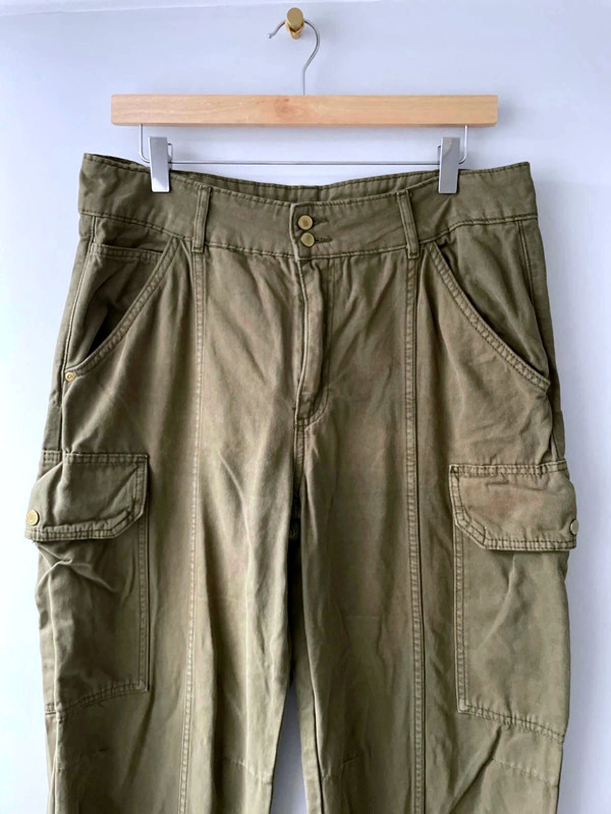 Women's Pull and Bear Baggy Fit Cargo Trousers in Khaki - W32/L29 - 2754