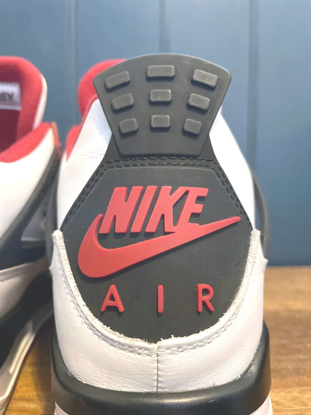Men’s Nike Air Jordan 4 Retro "Fire Red 2020" Trainers - UK8 - 2770