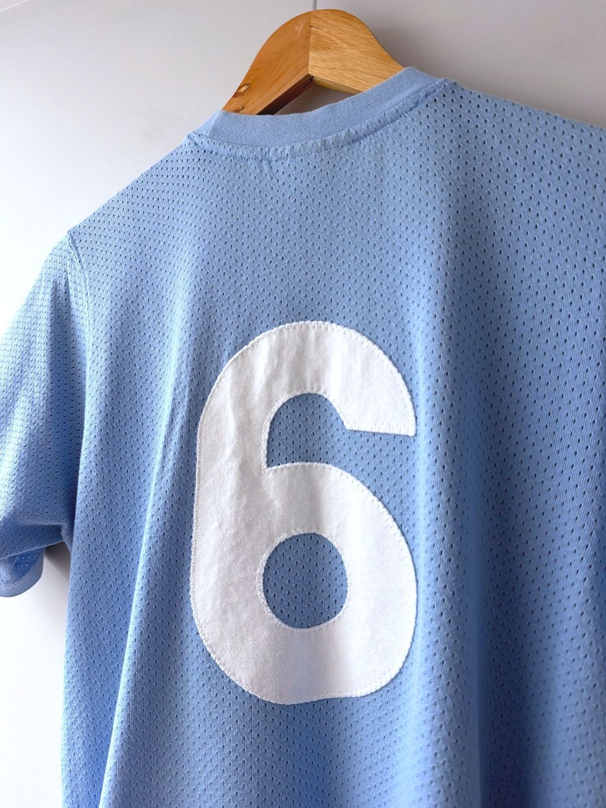 Men’s Umbro Vintage England Bobby Moore #6 Football Shirt In Blue - Medium -3663