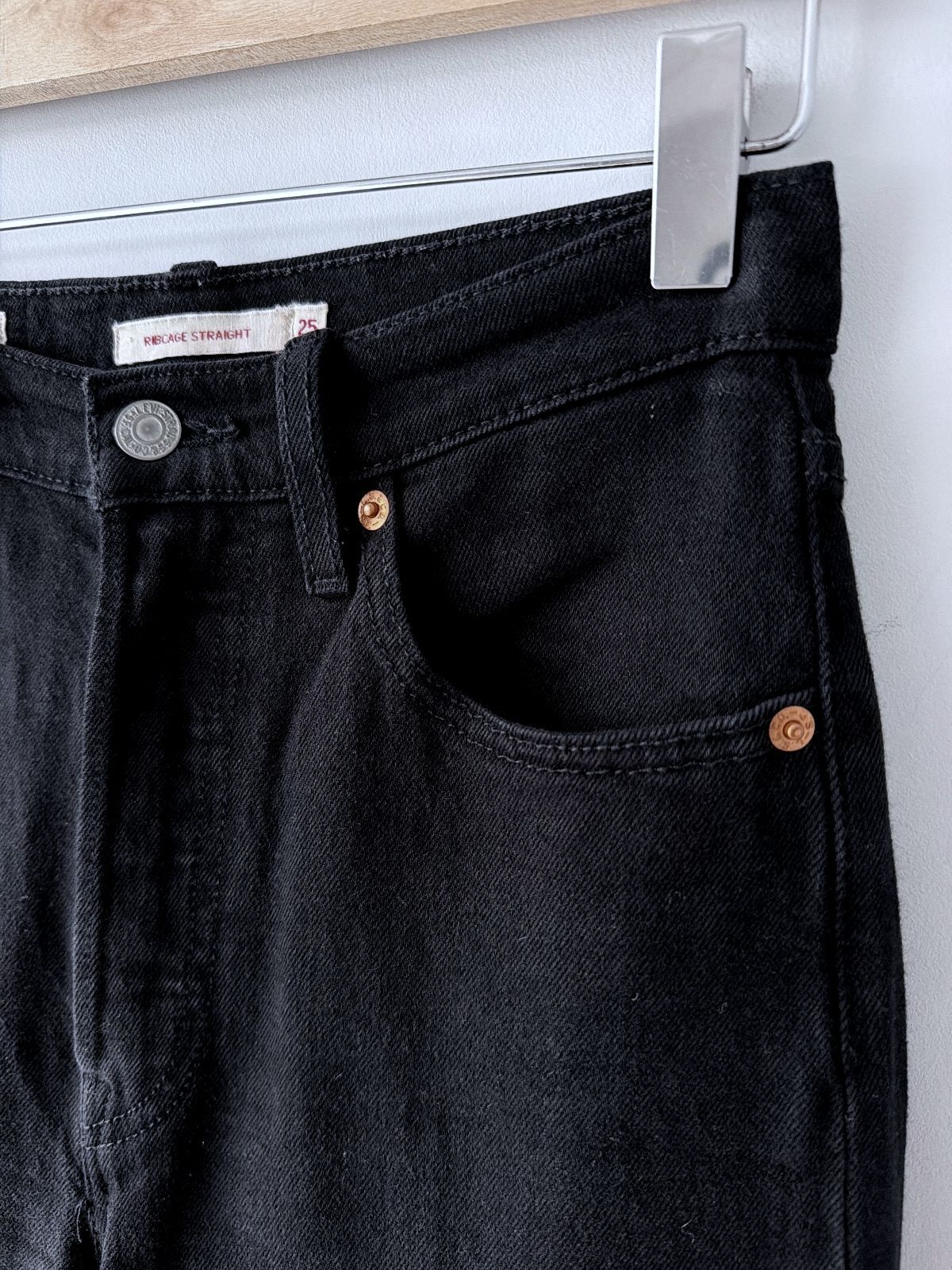 Women’s Levi’s High Waisted Ribcage Straight Fit Jeans In Black - W25/L27 - 3749