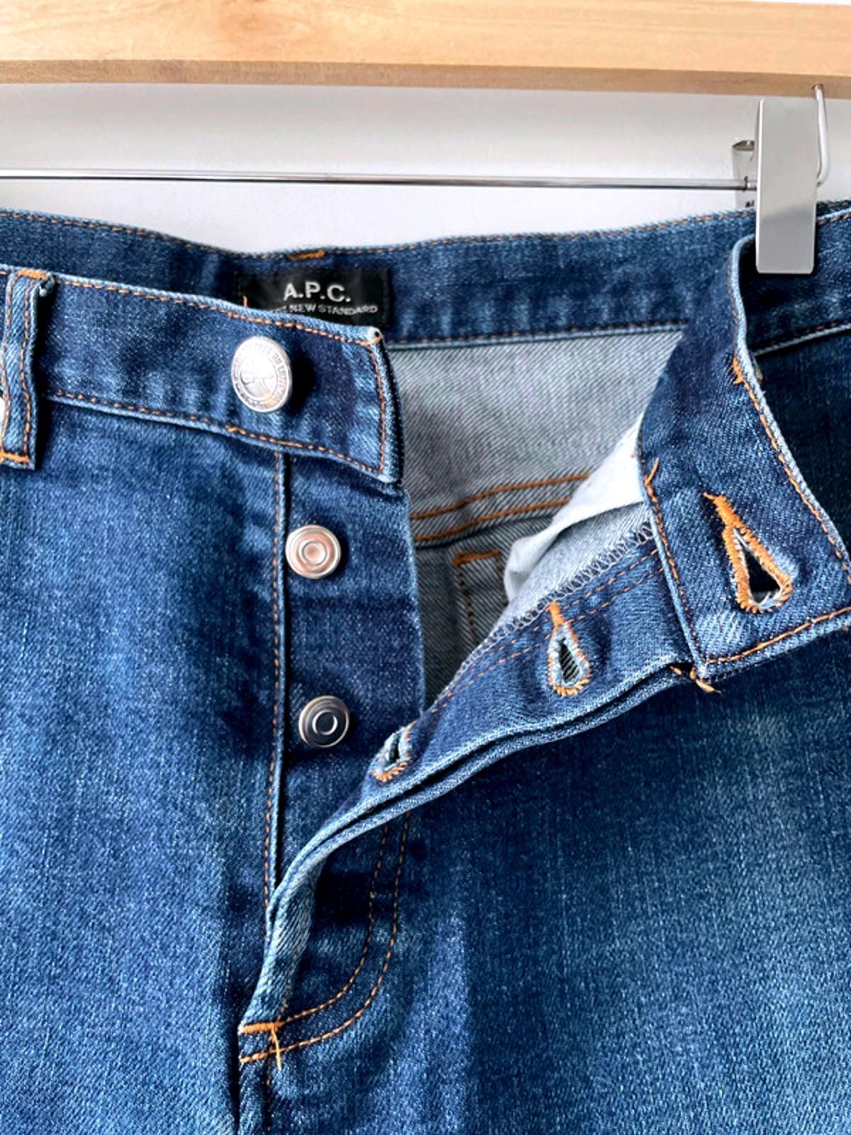 Unisex A.P.C New Standard Straight Cut Jeans In Navy - W33/L28 - 2530