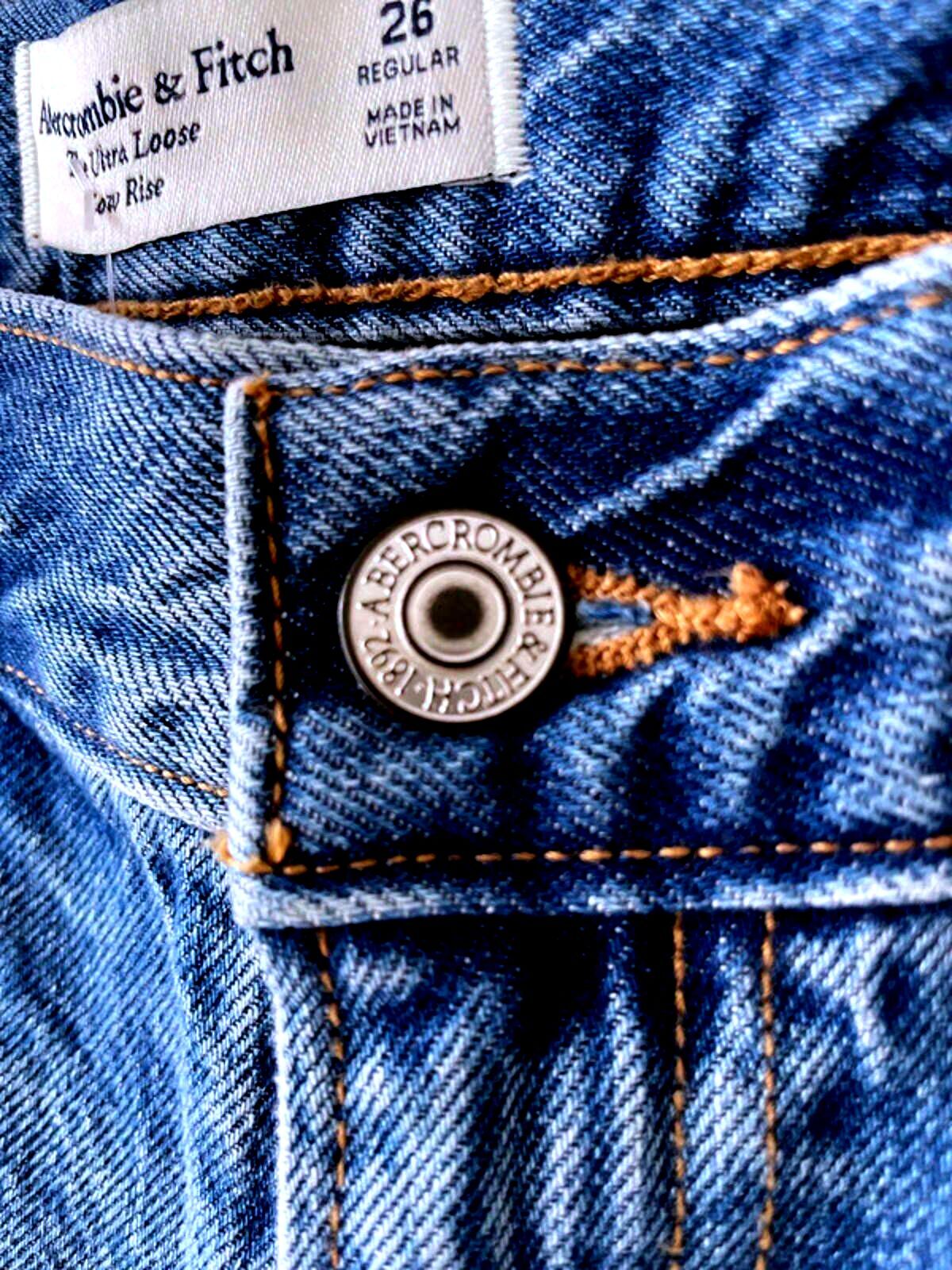 Women’s Abercrombie & Fitch Baggy Fit Cargo Jeans In Navy - W26/L30 - 2251