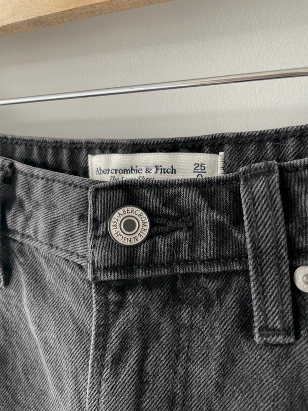 Women’s Abercrombie & Fitch The Loose Short High Rise Shorts In Black - W25/L6 - 3083