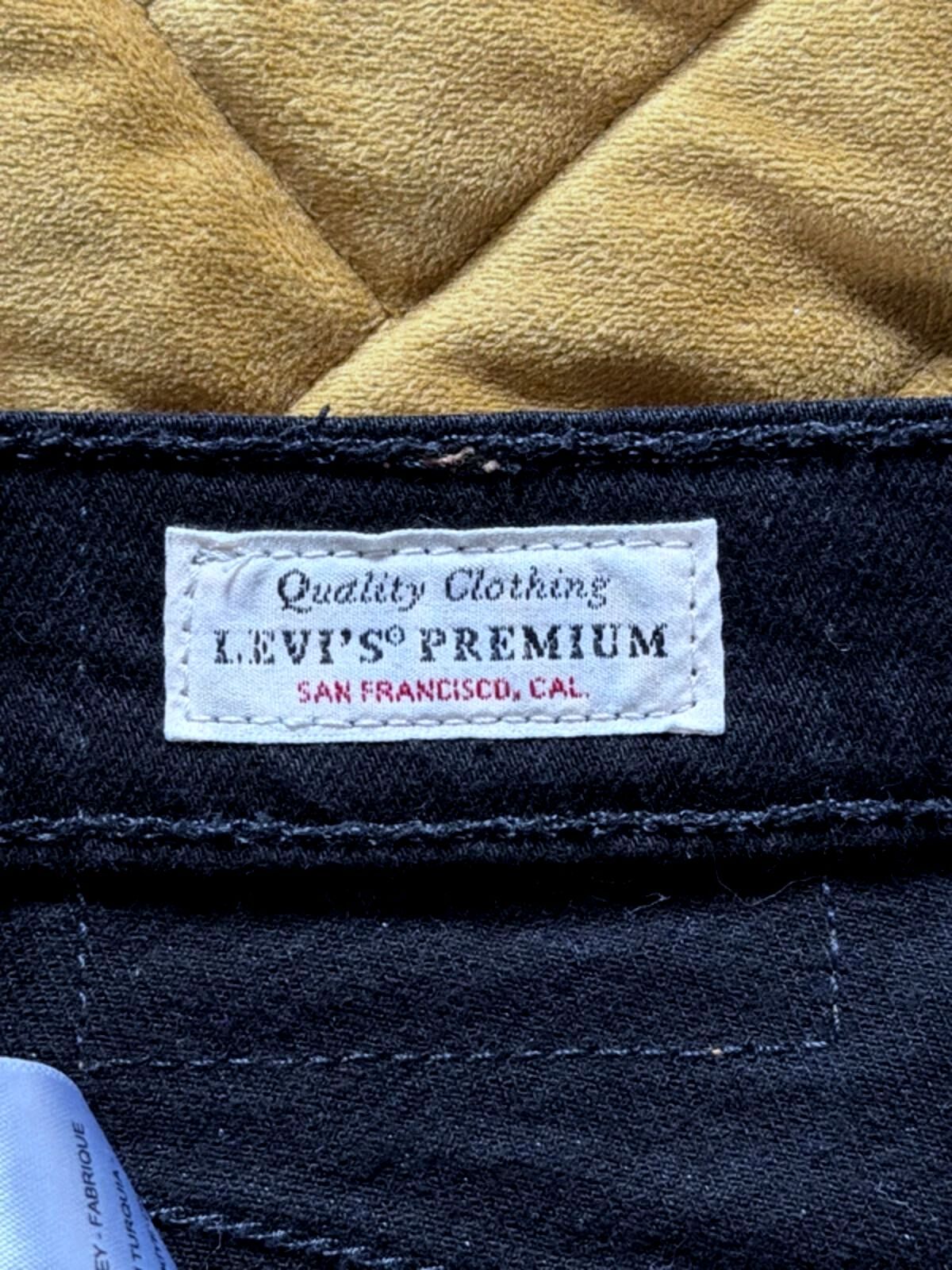 Women’s Levi’s High Waisted Ribcage Straight Fit Jeans In Black - W28/L27 - 3356