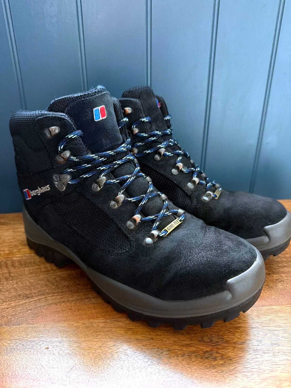 Men’s Berghaus Premium Suede Gore-Tex Hiking Boots In Dark Navy - Uk8 - 3824