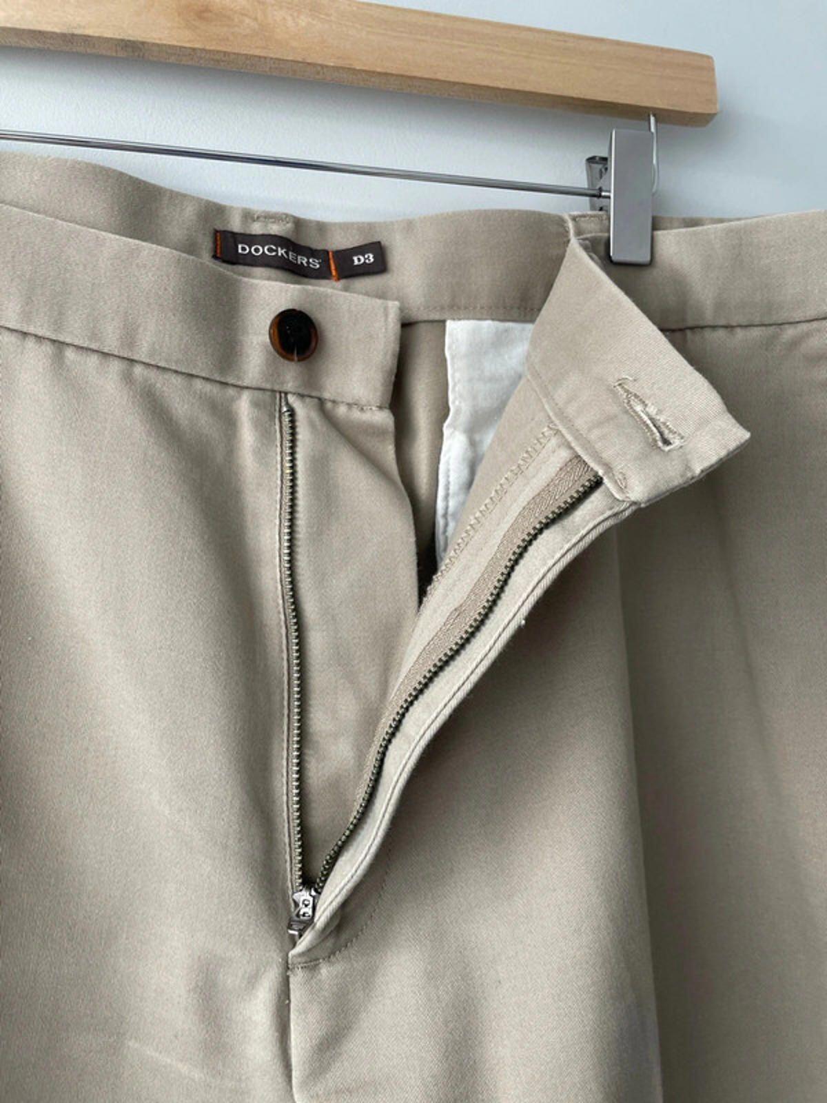 Men’s Dockers Premium Classic Chino Trousers In Beige - W36/L30 - 1747