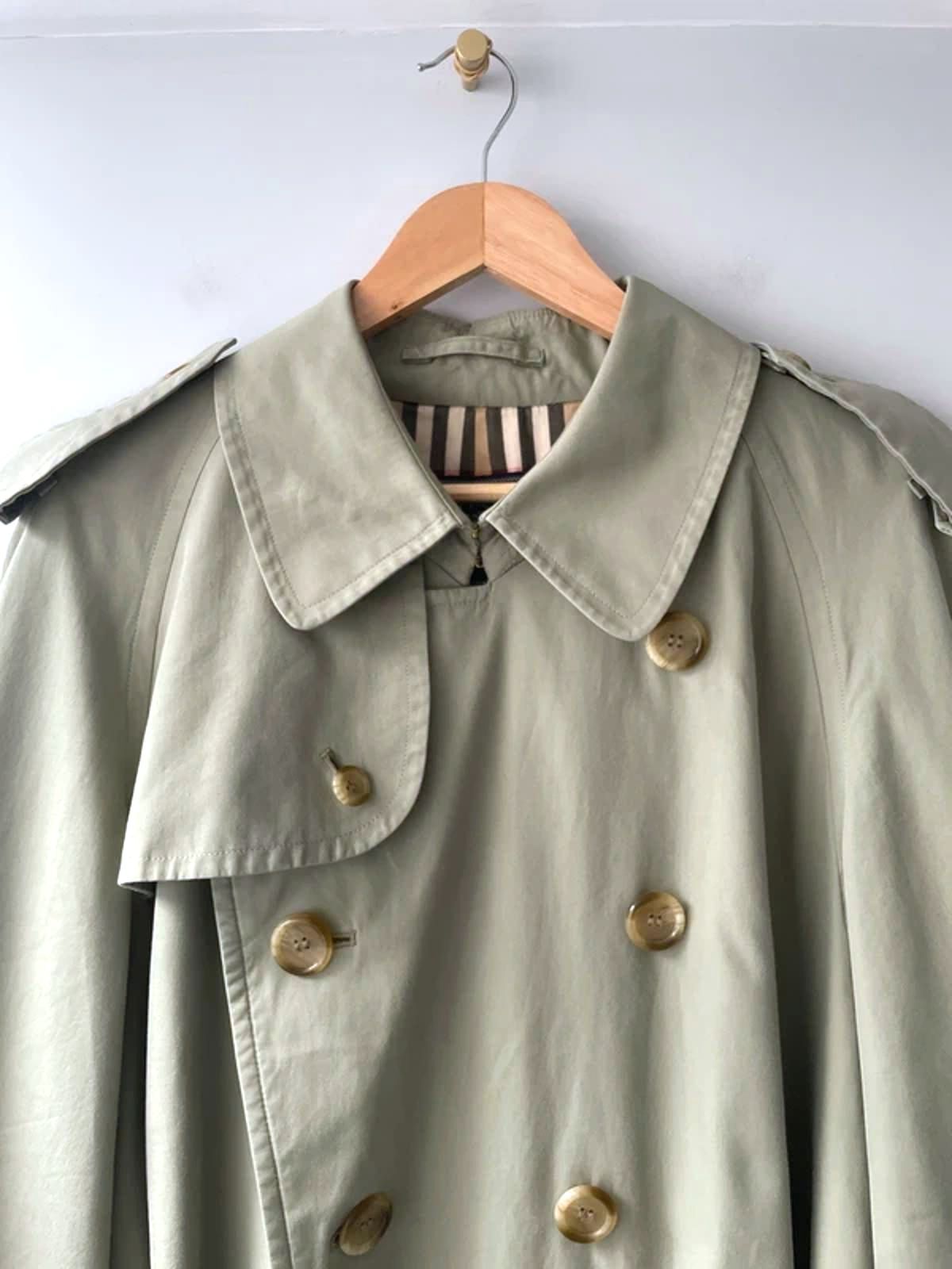 Women’s Burberry Kensington Vintage Double Breasted Trench Coat In Light Green - Uk16 - 3000