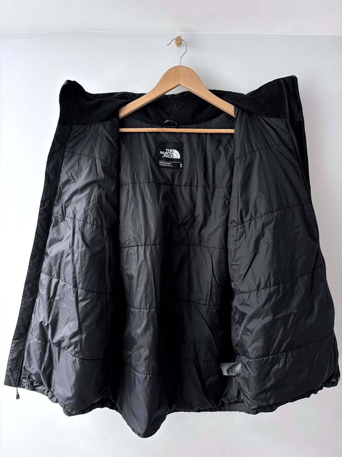 Men’s The North Face HyVent Waterproof Jacket with Hood In Black - Medium - 3664