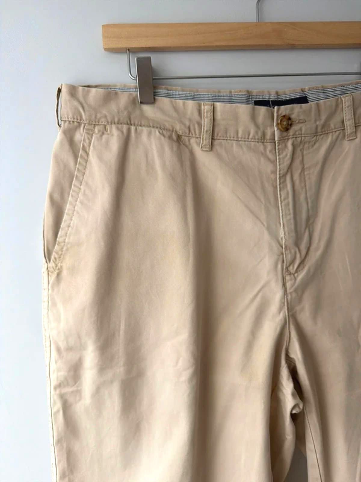 Men’s Tommy Hilfiger Classic Fit Chino Shorts In Beige - W38 - 3254