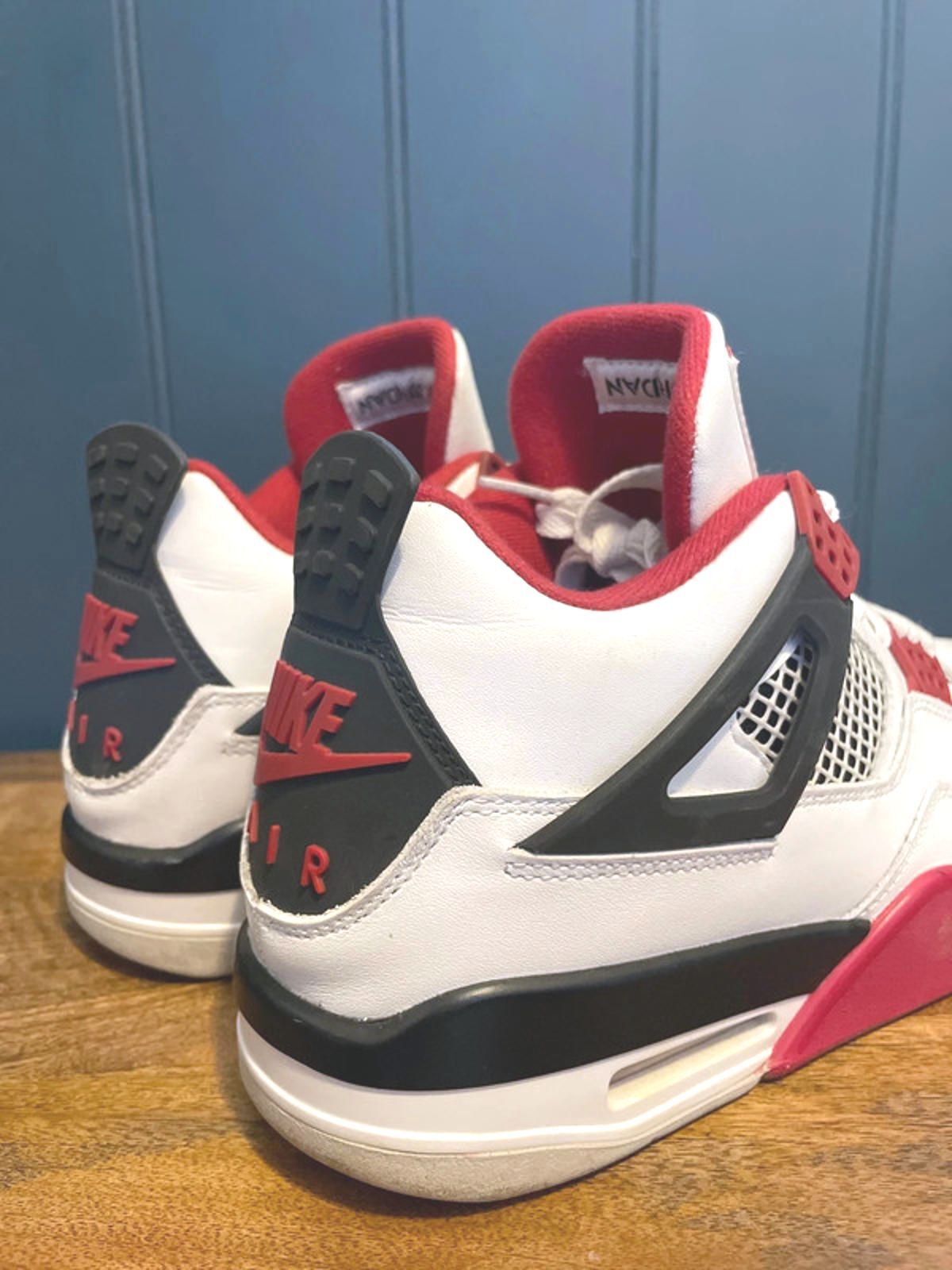 Men’s Nike Air Jordan 4 Retro "Fire Red 2020" Trainers - UK8 - 2770
