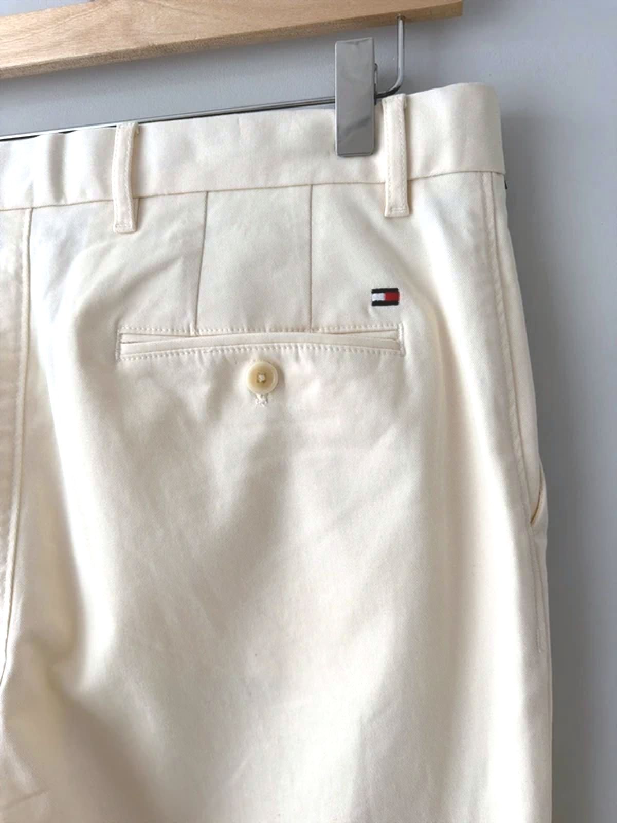 Men’s Tommy Hilfiger Denton Stretch Fit Chino Trousers In Cream - W31/L32 - 3250