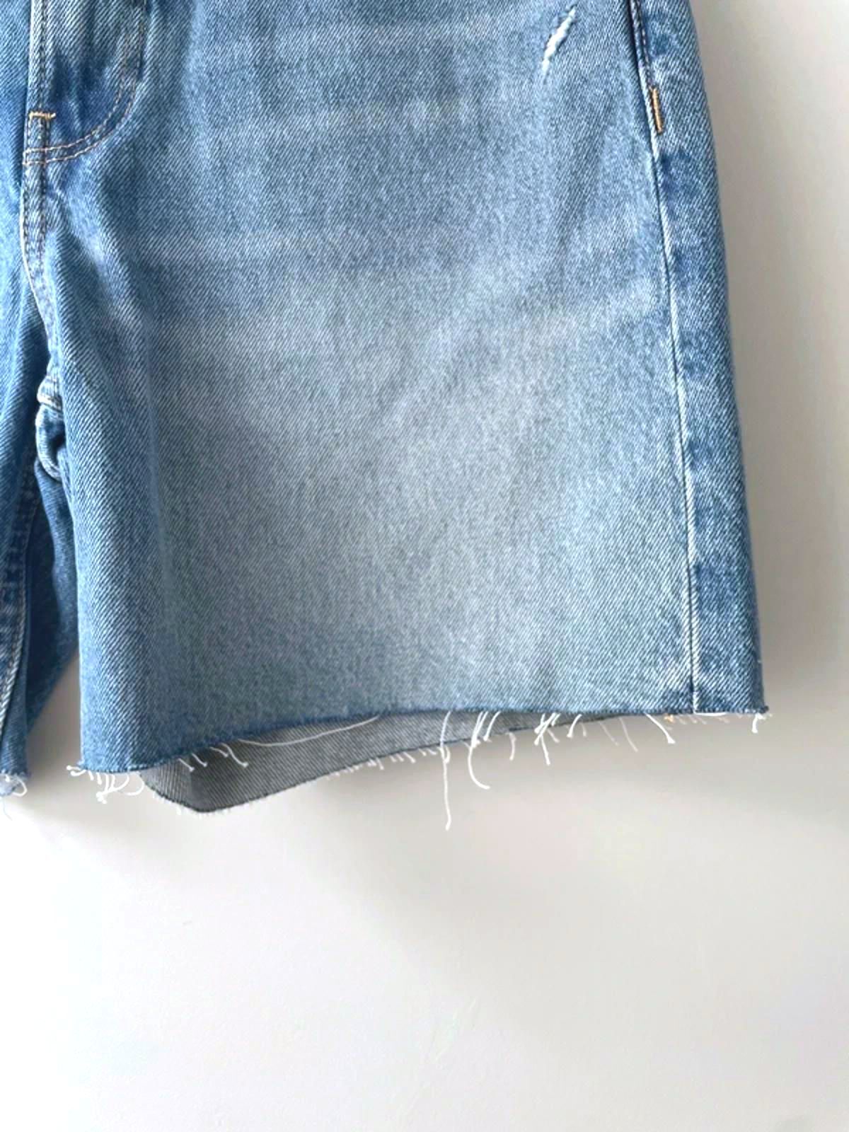 Women’s Calvin Klein 90’s Fit Midi Distressed Denim Shorts In Blue - W28/6.5 - 3140