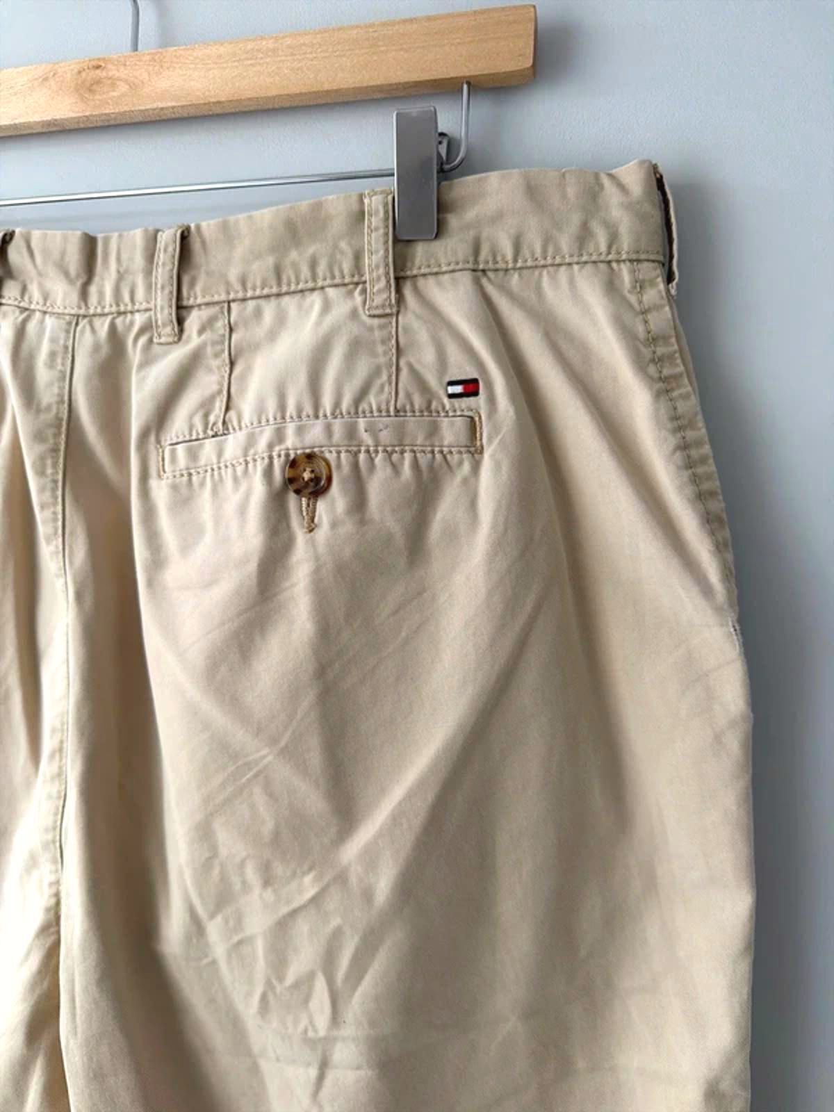 Men’s Tommy Hilfiger Classic Fit Chino Shorts In Beige - W38 - 3254