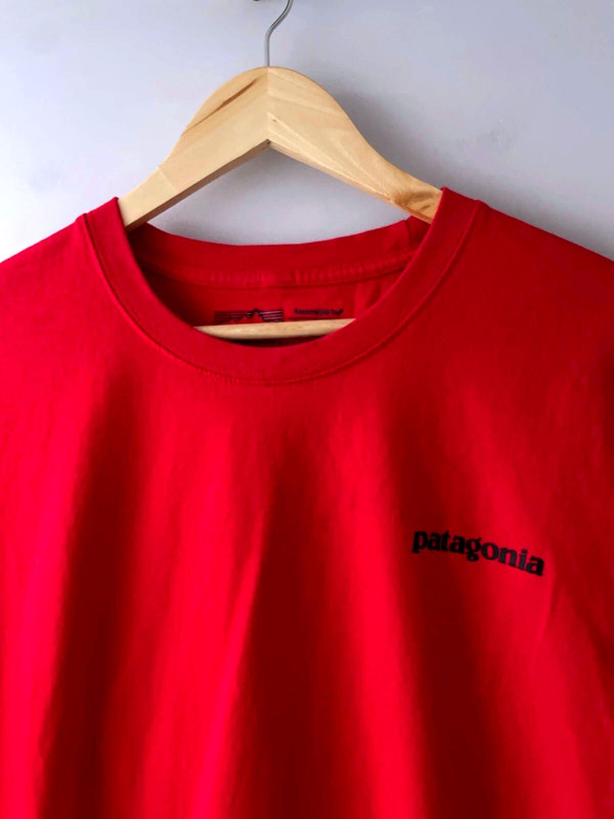 Women's Patagonia Crew Neck Printed T-shirt In Red - XXLarge - 2865