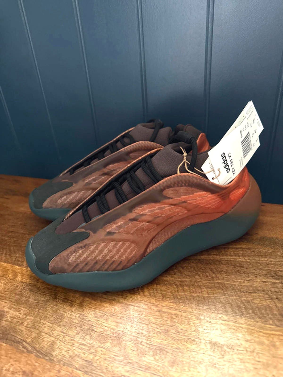 Men’s Yeezy 700 V3 Copper Fade Chunky Sole Trainers - Uk7.5 - 1295