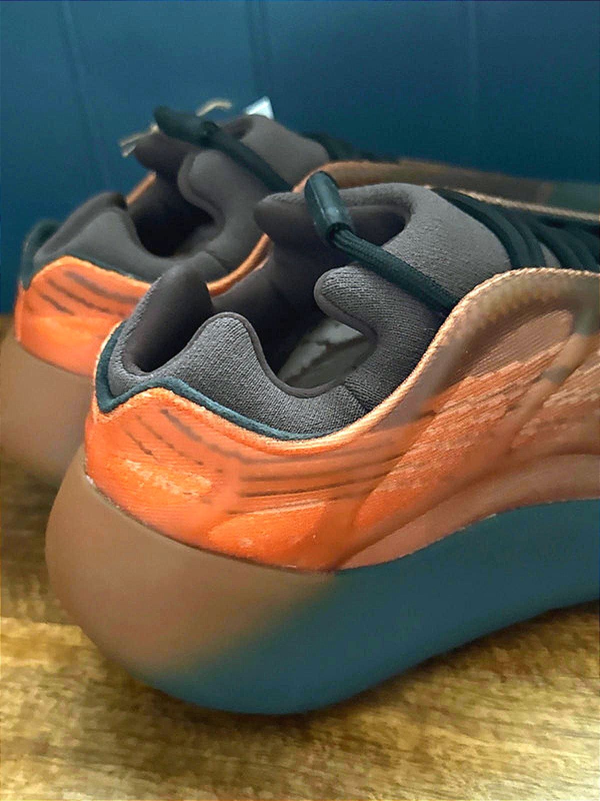 Men’s Yeezy 700 V3 Copper Fade Chunky Sole Trainers - Uk7.5 - 1295