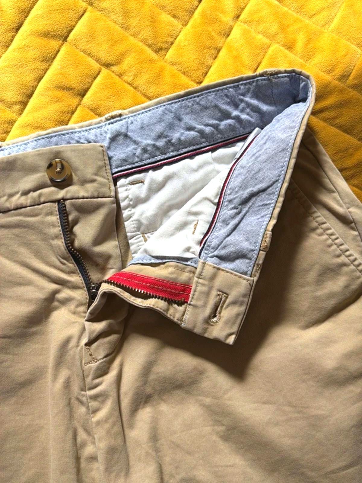 Mens Tommy Hilfiger Classic Fit Chino Shorts In Beige - W30 - 3258