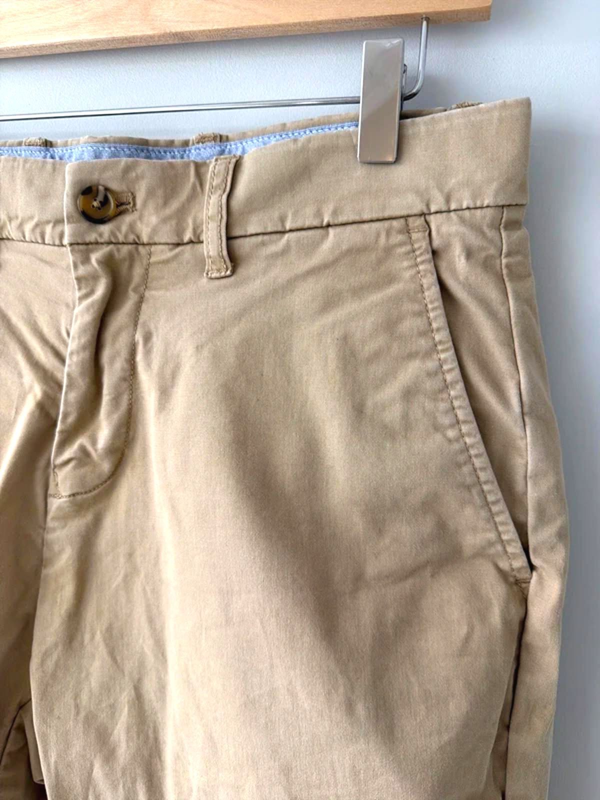 Mens Tommy Hilfiger Classic Fit Chino Shorts In Beige - W30 - 3258