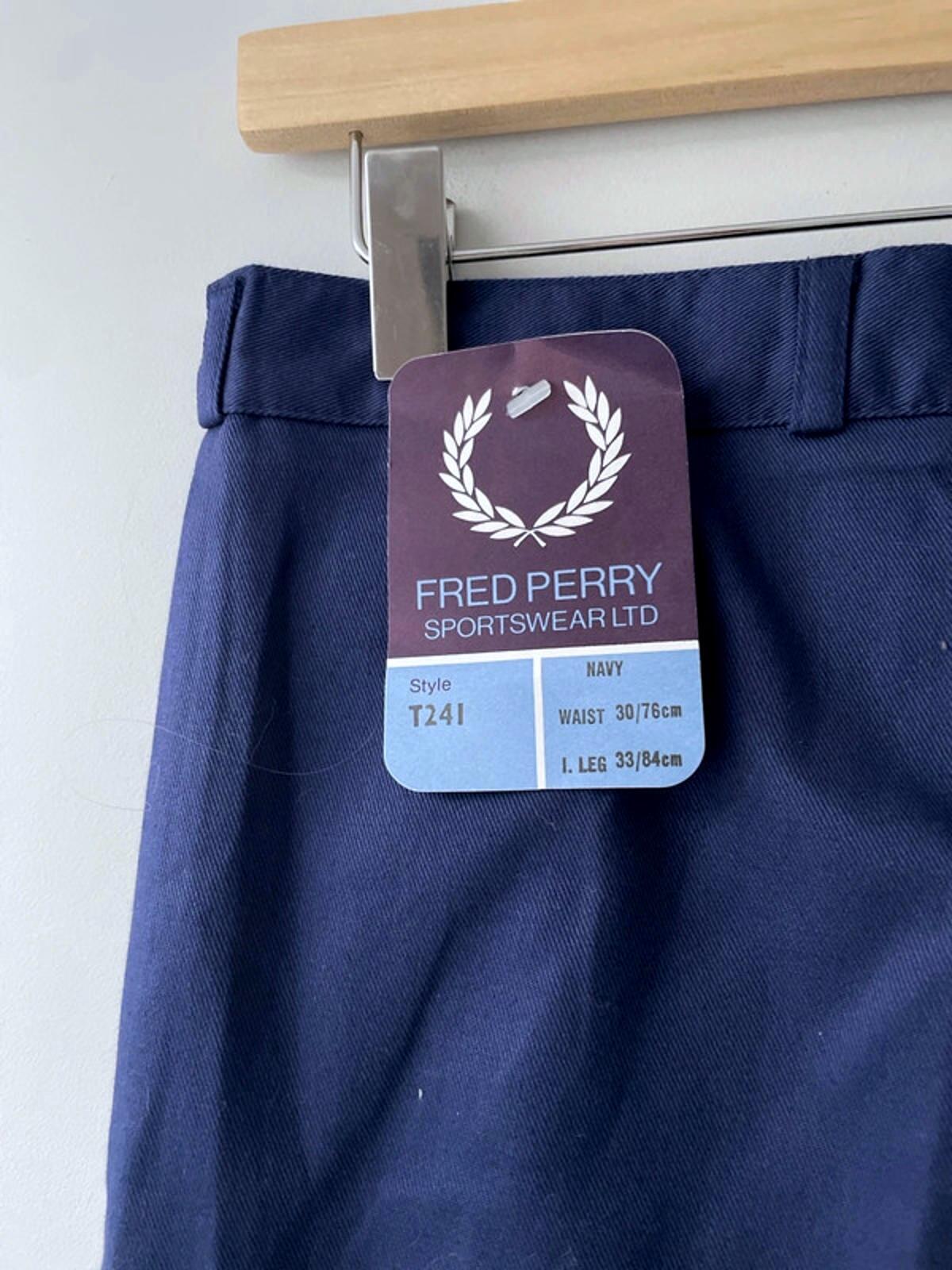 Men’s Fred Perry Double Pleated Wide Leg Chino Trousers In Navy - W30/L33 - 2873