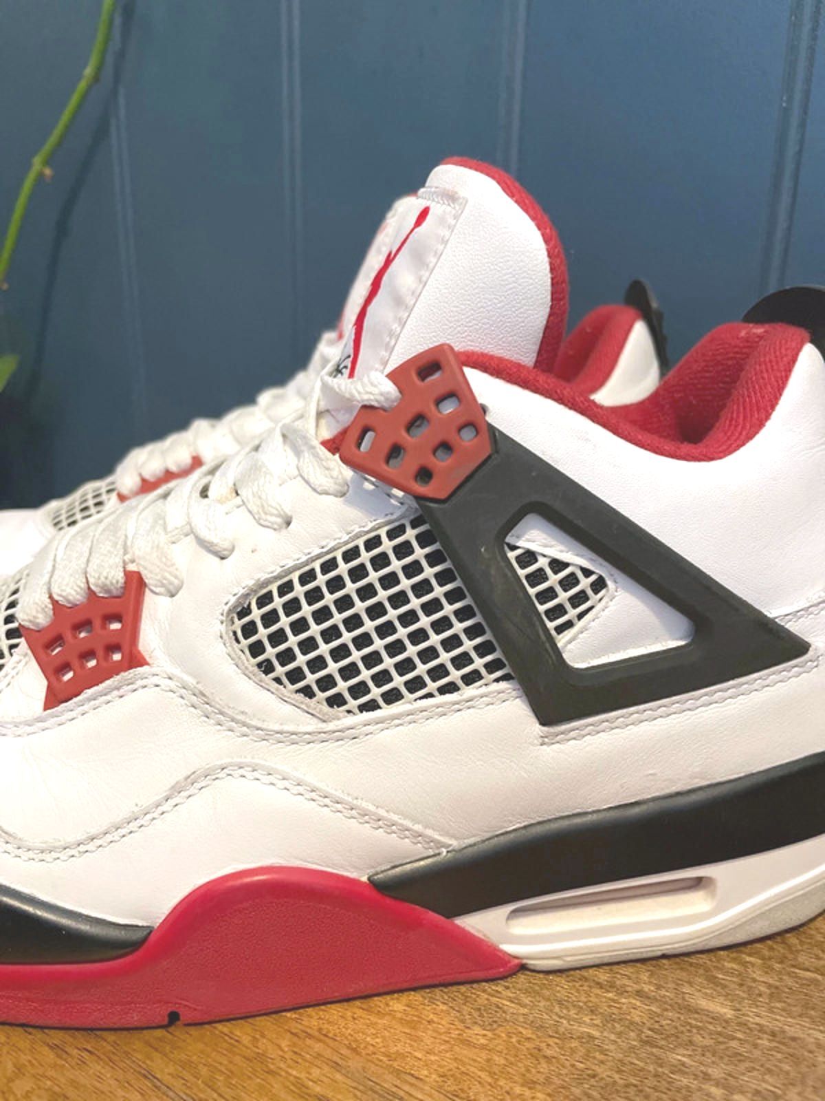 Men’s Nike Air Jordan 4 Retro "Fire Red 2020" Trainers - UK8 - 2770