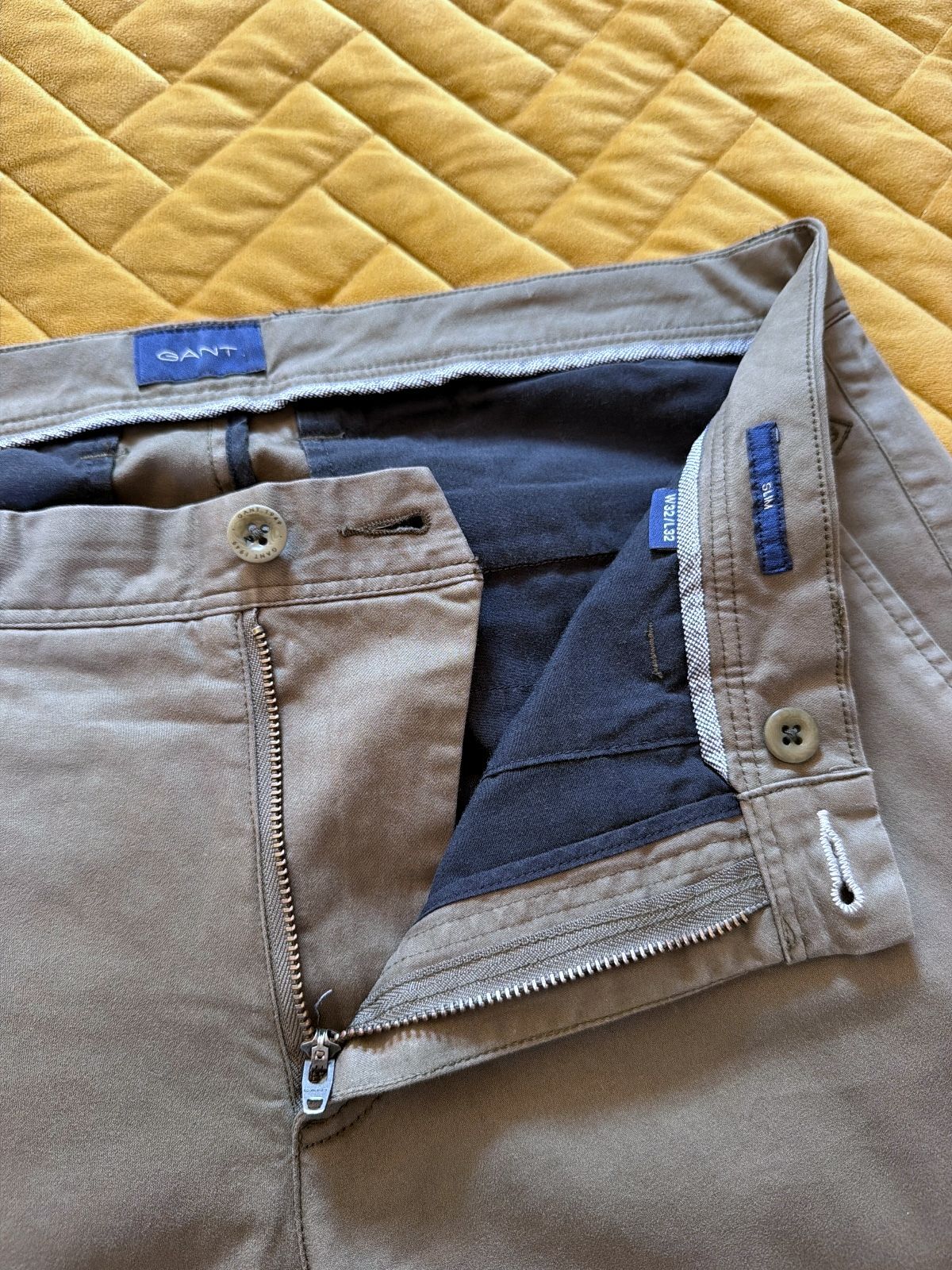 Men’s GANT Stretch Fit Chino Trousers In Khaki - W32/L32 - 3632