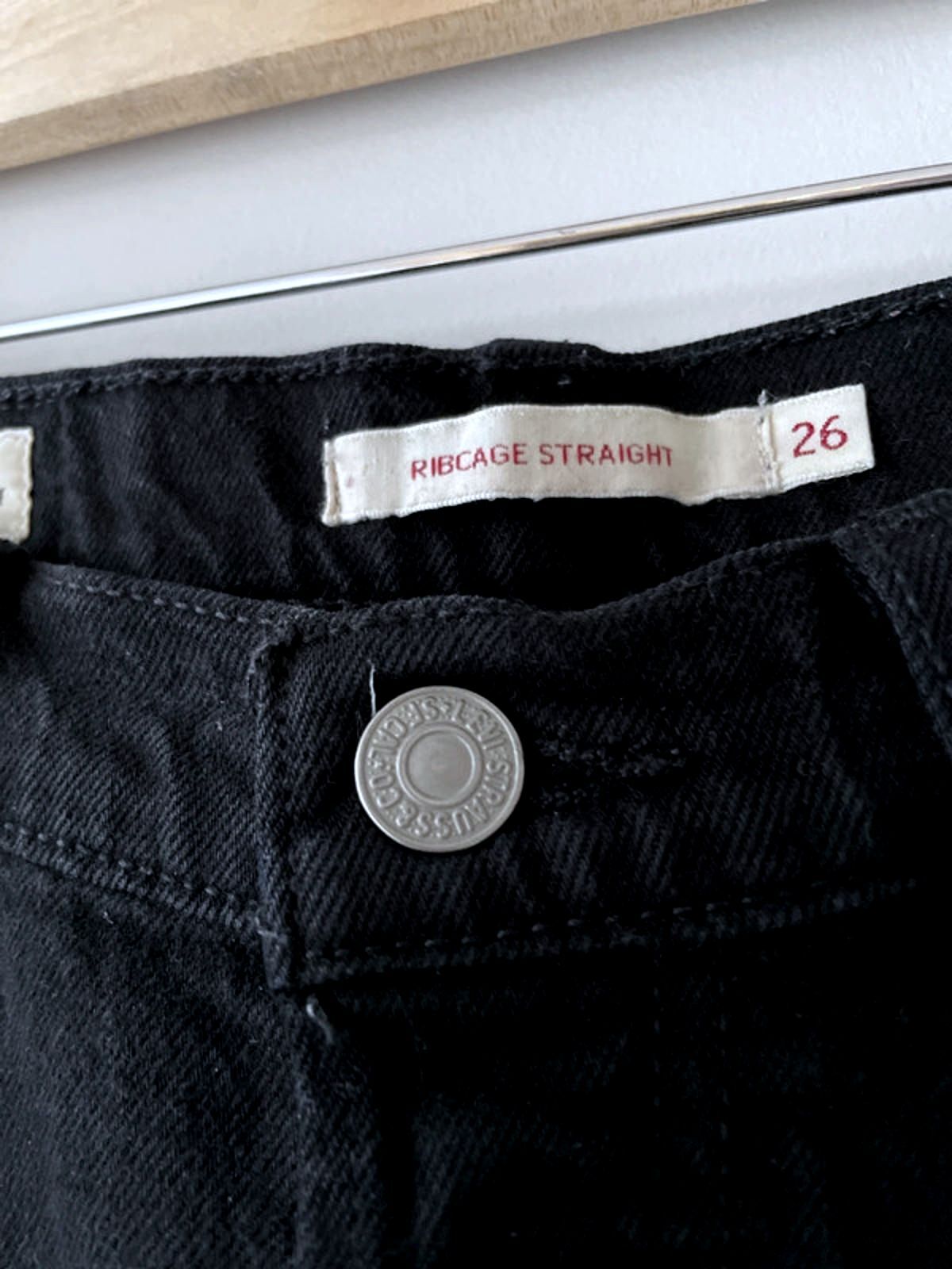 Women’s Levi’s High Waisted Ribcage Straight Fit Jeans In Black - W26/L27 - 2758