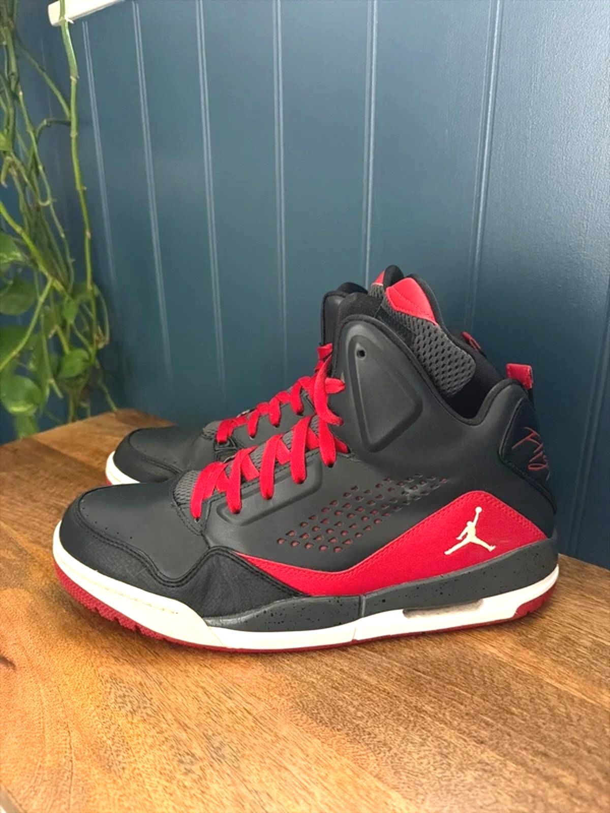 Men’s Nike Air Jordan SC-3 Basketball Trainers In Black/Red - Uk9 - 3293