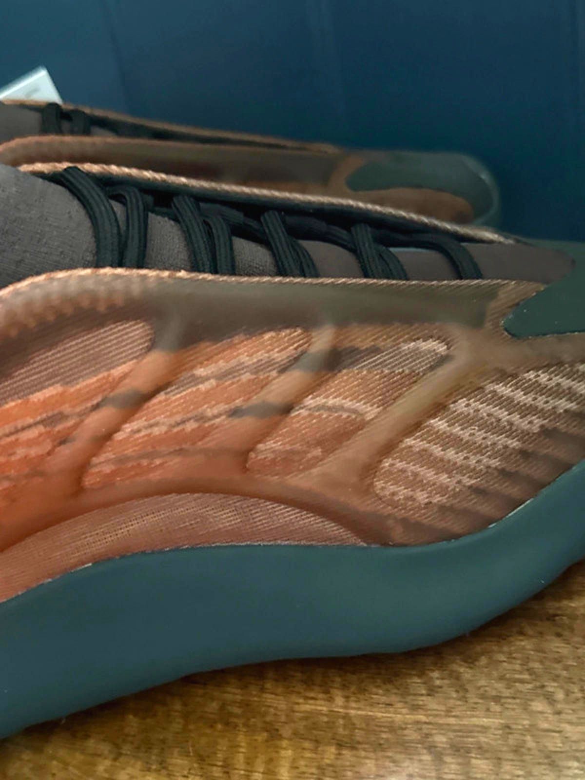 Men’s Yeezy 700 V3 Copper Fade Chunky Sole Trainers - Uk7.5 - 1295
