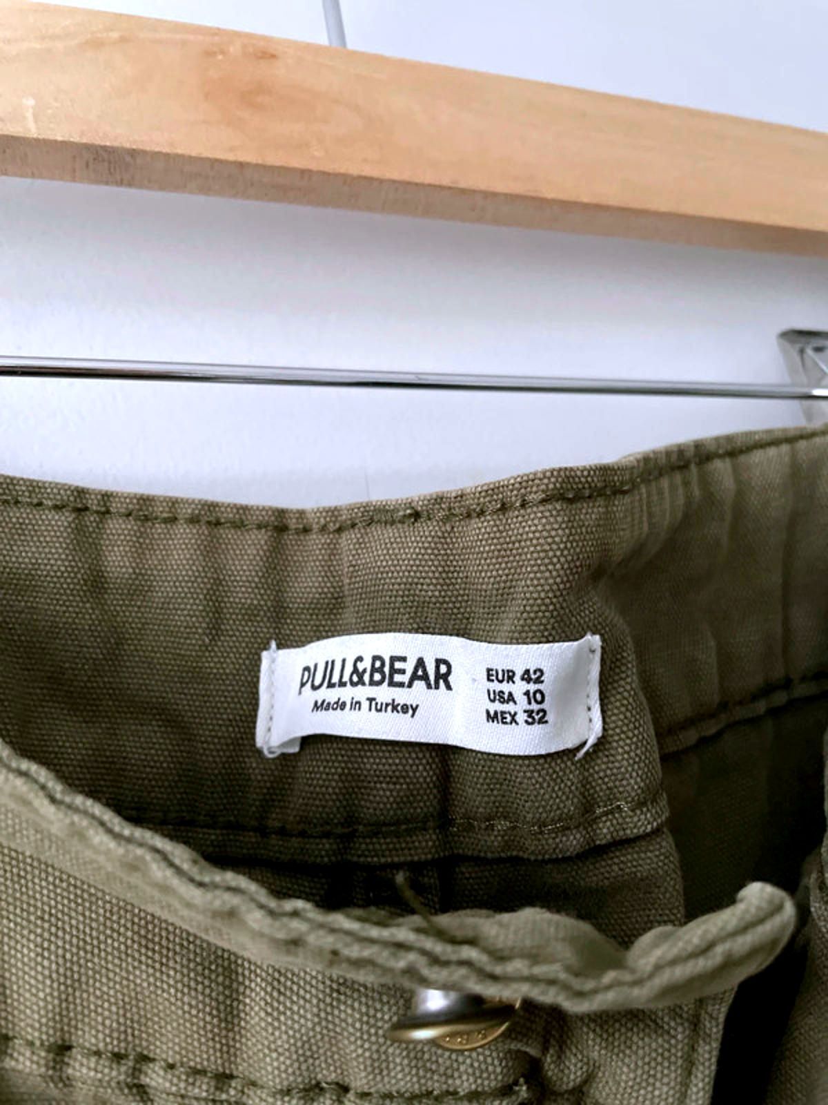 Women's Pull and Bear Baggy Fit Cargo Trousers in Khaki - W32/L29 - 2754