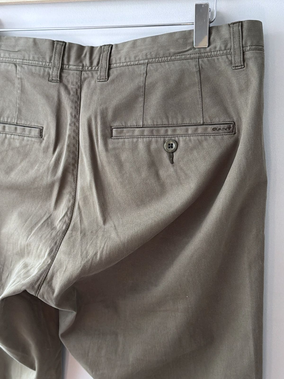 Men’s GANT Stretch Fit Chino Trousers In Khaki - W32/L32 - 3632