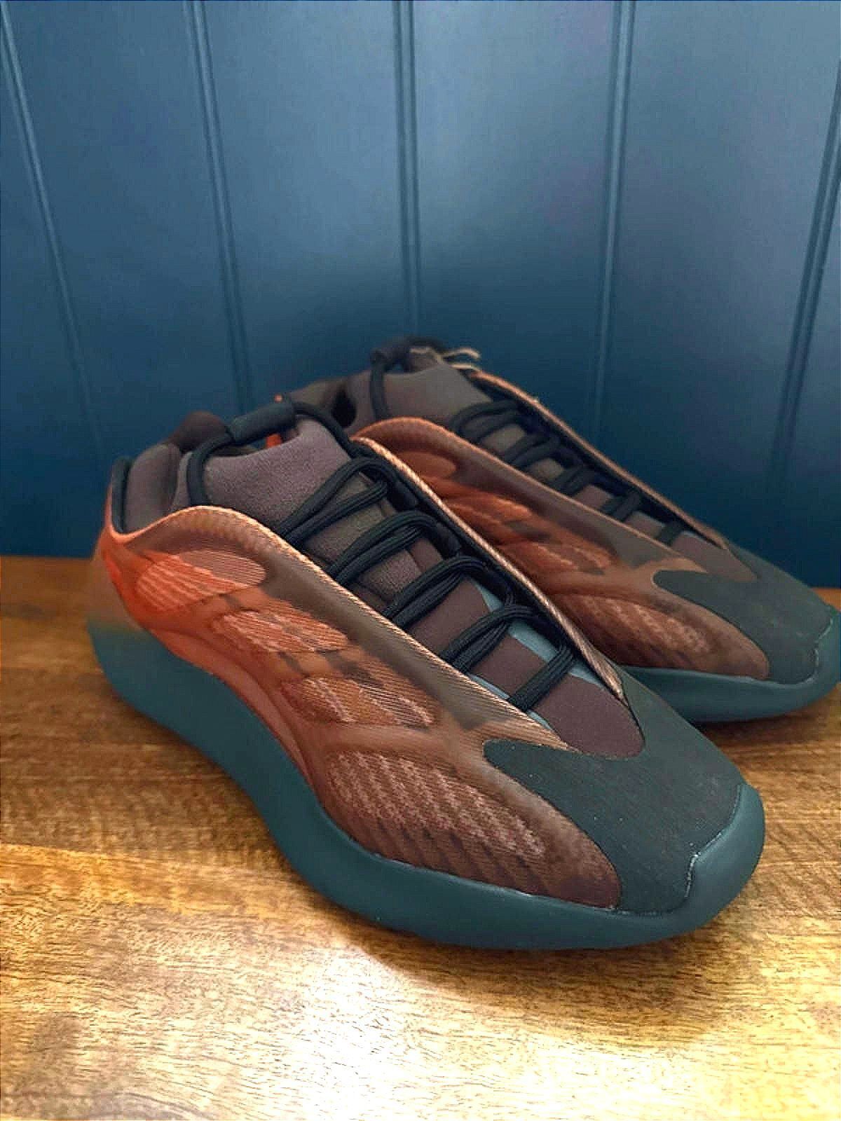 Men’s Yeezy 700 V3 Copper Fade Chunky Sole Trainers - Uk7.5 - 1295