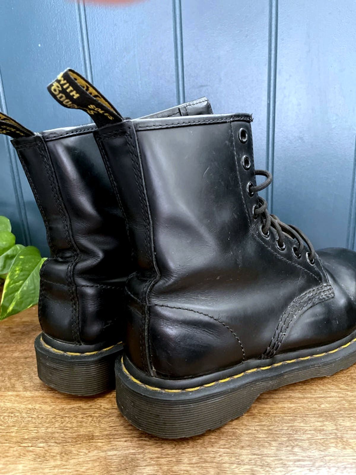 Women’s Dr Martens 11822 Premium Leather Lace Up Boots In Black - UK4- 2171
