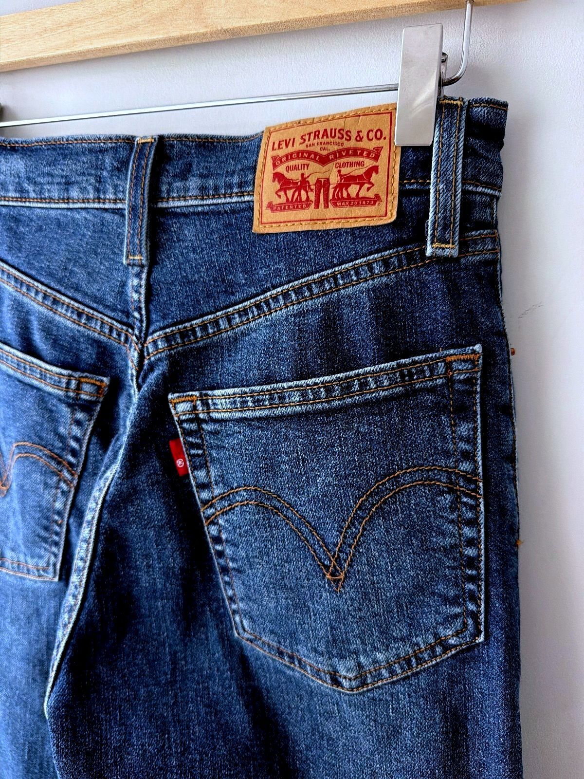 Women’s Levi’s High Waisted Ribcage Straight Fit Jeans In Navy - W25/L31
